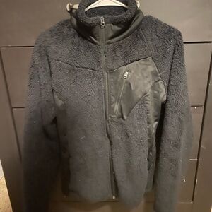 Columbia. M. Used/Some Scuffing On Zipper (shown in photos). Black.